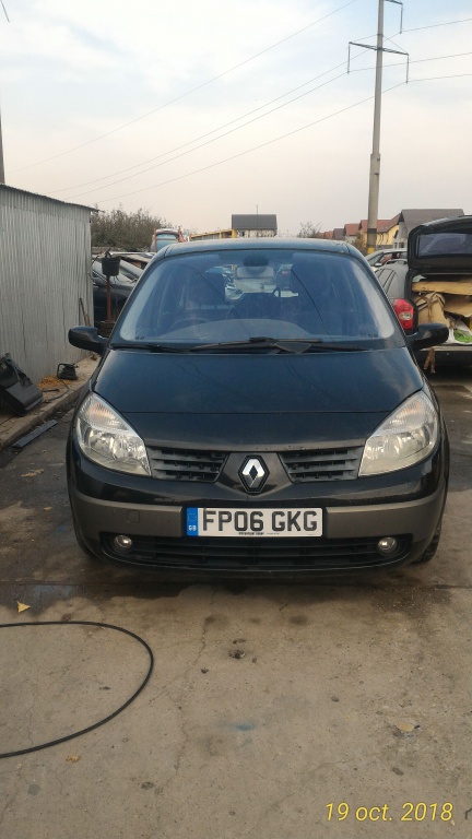 Dezmembrez Renault Scenic 2 1.9 dci 2006