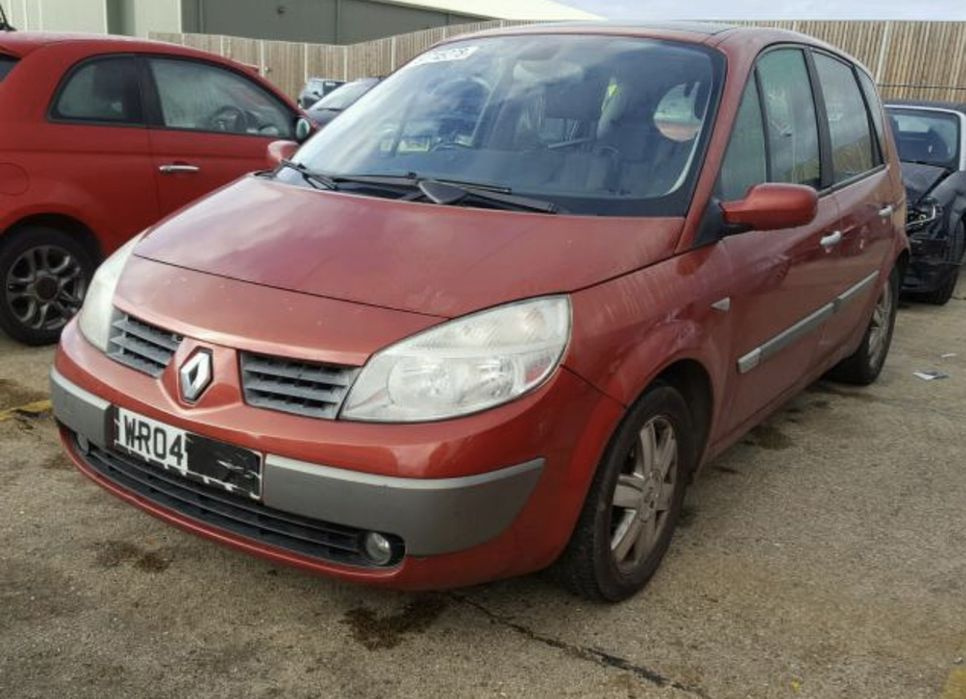 Dezmembrez Renault Scenic 2004 1.6 benzina
