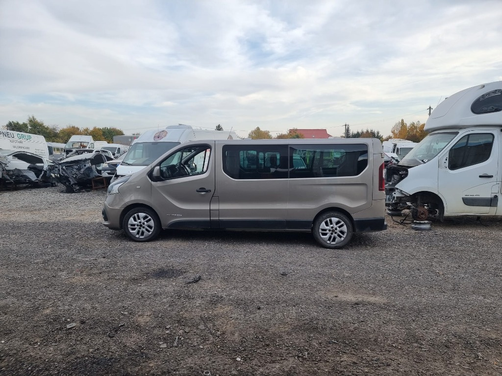 Dezmembrez Renault Trafic 2016 duba 1598