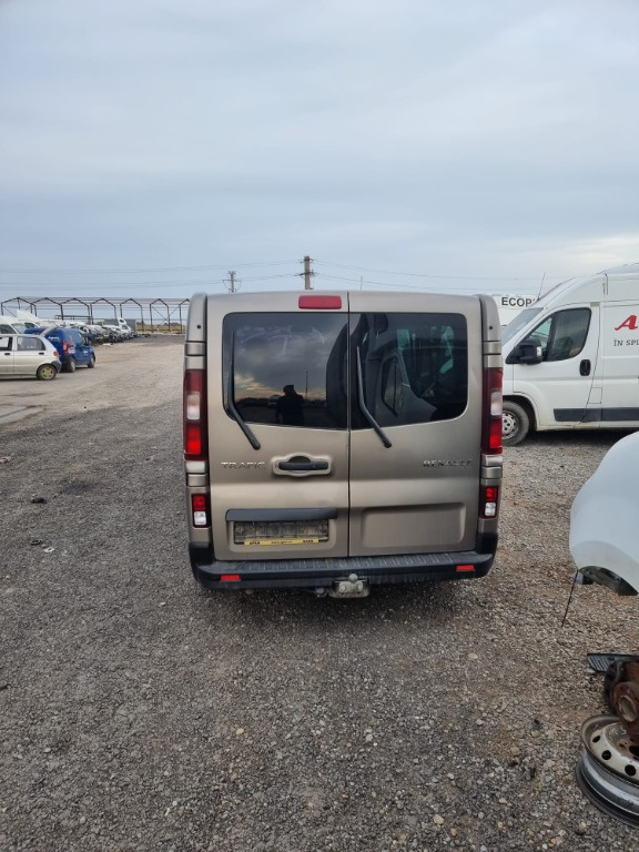 Dezmembrez Renault Trafic 2016 duba 1598