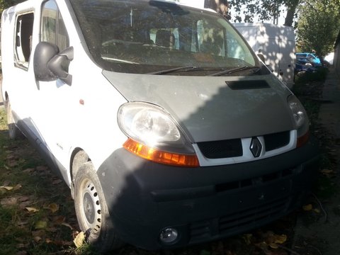 Dezmembrez Renault Trafic II an fabr. 2005, 1.9Dci, 2+1 locuri