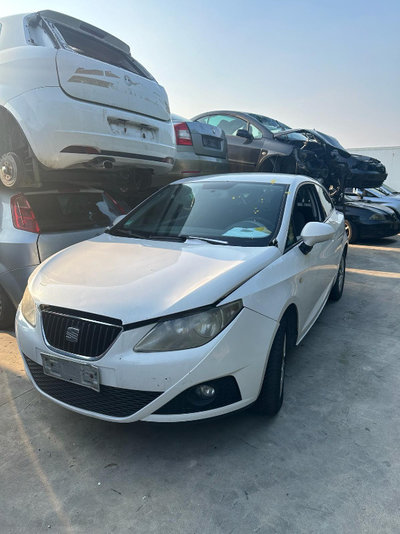 Dezmembrez Seat Ibiza 2011 3 usi 1.6 tdi