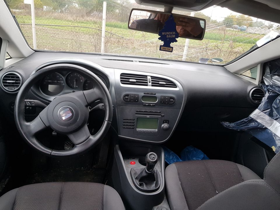 Dezmembrez Seat Leon 1P 1.4 TSi 122 cai 