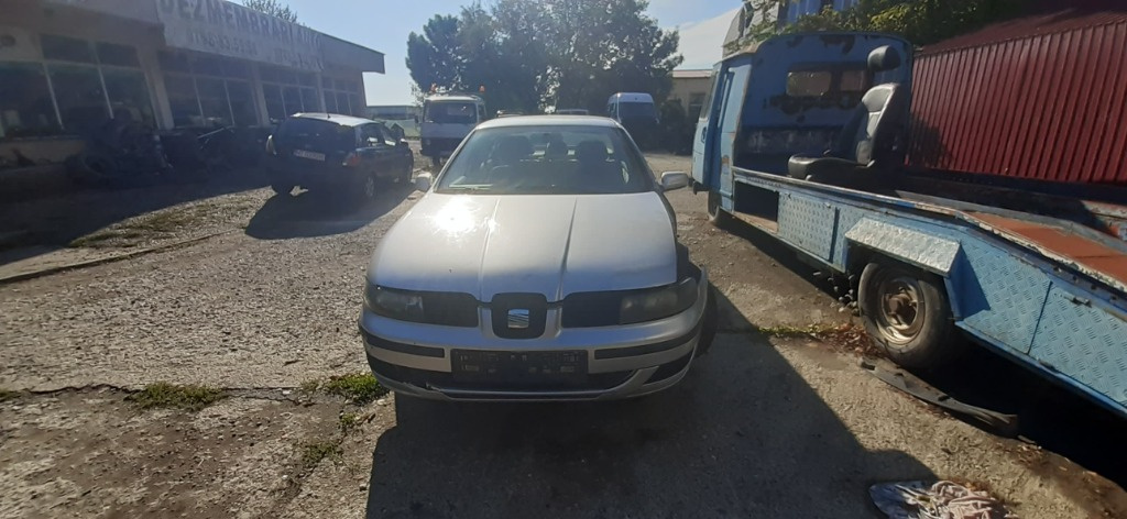 Dezmembrez Seat Toledo,an fabricatie 2001,1.6 benzina,tip motor AKL,74 KW/100 CP