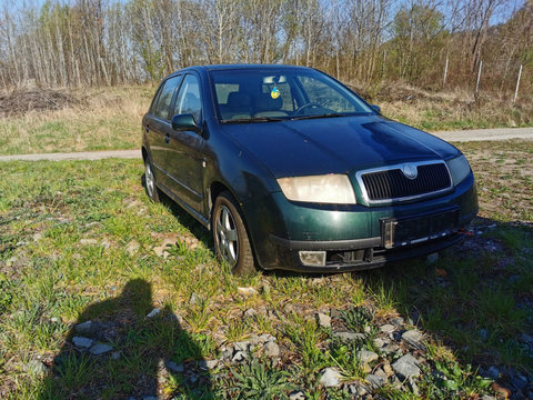 Dezmembrez Skoda Fabia 1.4 16V 2003 piese de caroserie