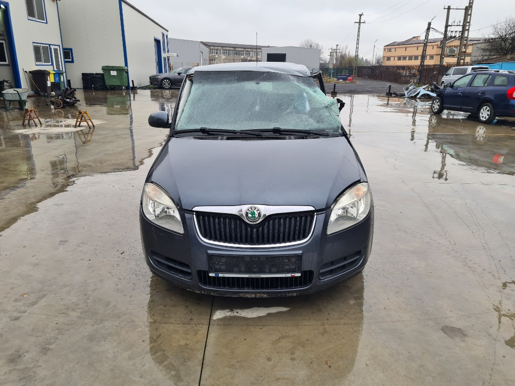 Dezmembrez Skoda Fabia 2 Hatchback 1.2 70 cai motor BZG an 2009