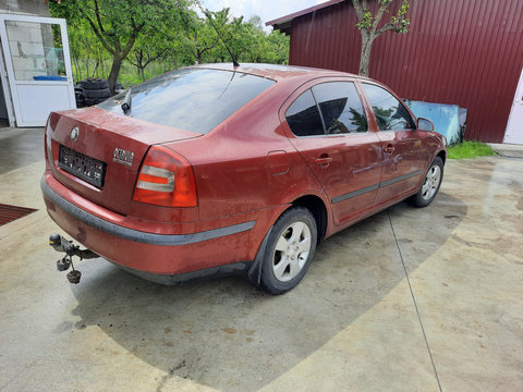 Dezmembrez Skoda Octavia 2 1.9 tdi BJB 2006, motor