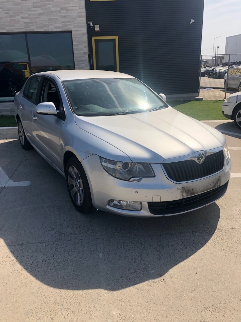 DEZMEMBREZ SKODA SUPERB 2008