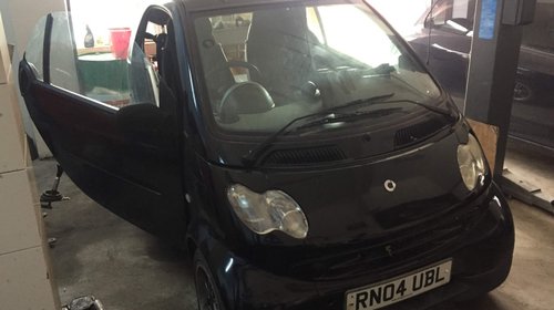 Dezmembrez smart fortwo din 2004 0.7 ben