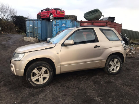 Dezmembrez Suzuki Grand Vitara 1.6 benzina 2005