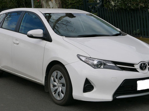 Dezmembrez Toyota Auris 2013 hatchback 1.4 diesel