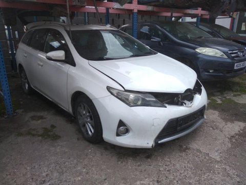 Dezmembrez Toyota Auris an 2013