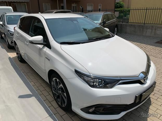 Dezmembrez Toyota Auris hybrid 2016