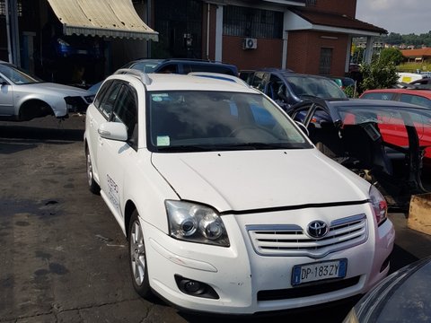 Dezmembrez Toyota avensis 2.2