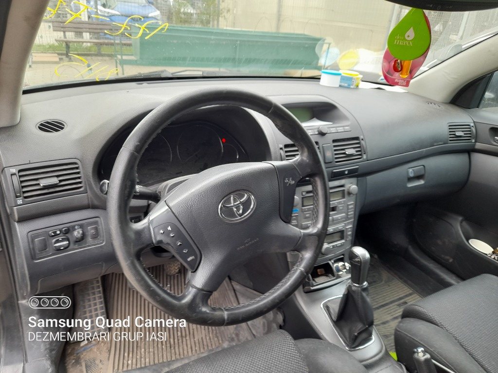 Dezmembrez Toyota Avensis 2004 berlina 1