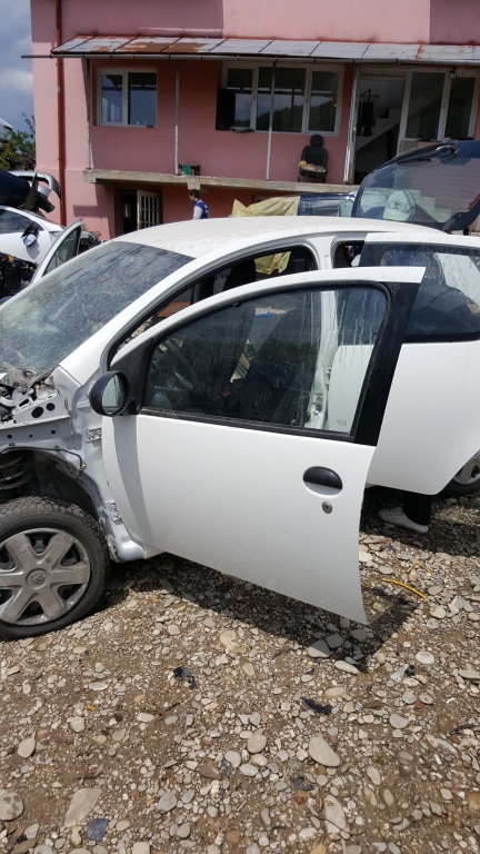 Dezmembrez toyota aygo