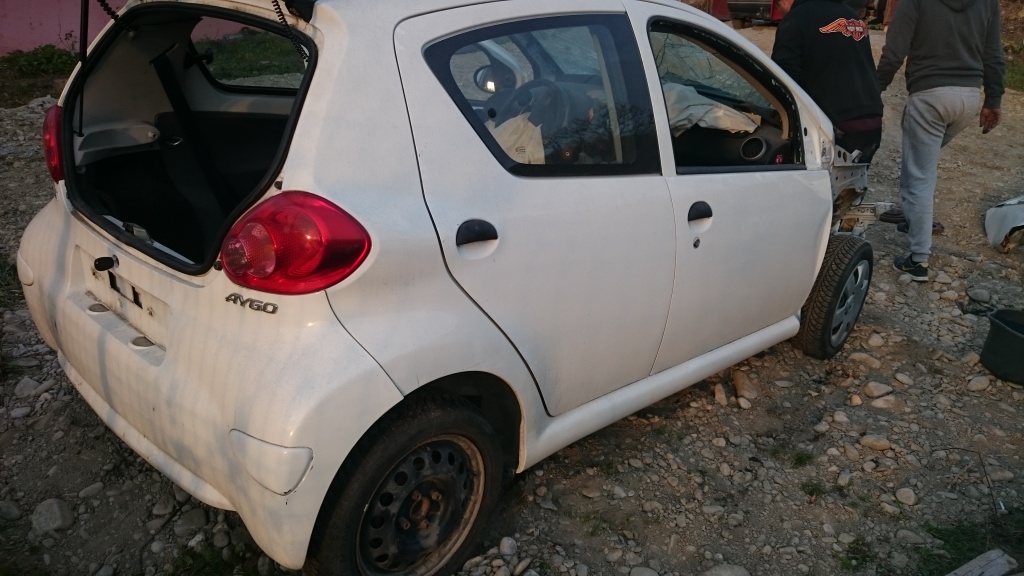 Dezmembrez toyota aygo