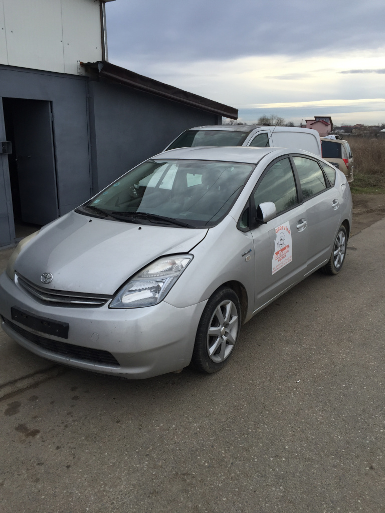 Dezmembrez toyota prius din 2008 motor 1.5 benzina hybrid