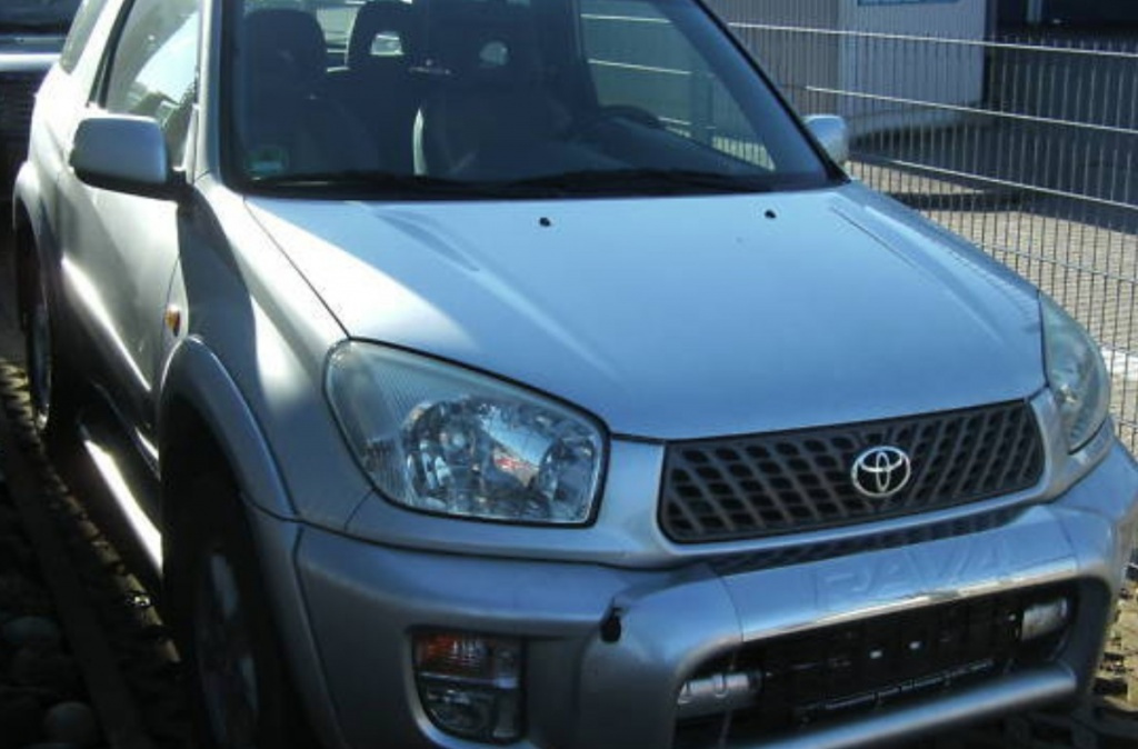 Dezmembrez Toyota Rav 4,2.0 benzina,4x4,2/3 usi,euro4,2004