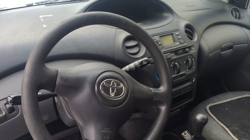 Dezmembrez Toyota yaris 1,4 D-4D 2004