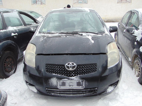 Dezmembrez Toyota Yaris din 2008 Benzina