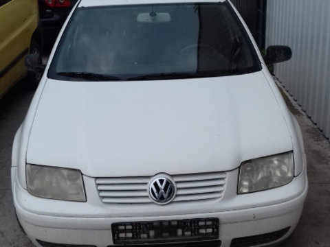Dezmembrez Volkswagen Bora 2001 LIMUZINA 1.6
