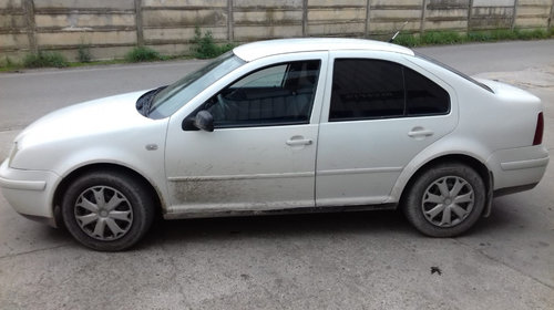 Dezmembrez Volkswagen Bora 2001 LIMUZINA