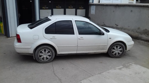 Dezmembrez Volkswagen Bora 2001 LIMUZINA