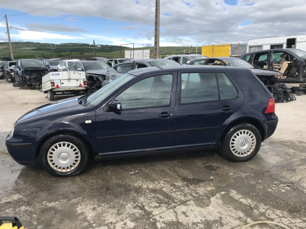 Dezmembrez Volkswagen Golf 4 2000 hatchb