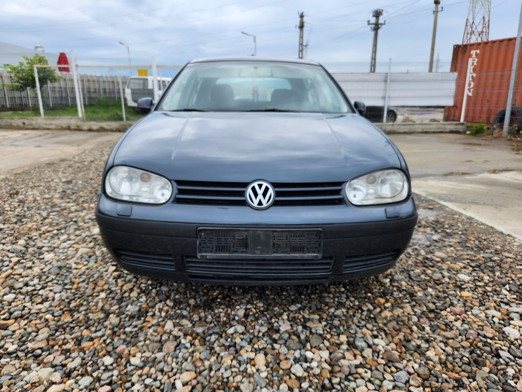 Dezmembrez Volkswagen Golf 4 2002 Hatchback 1.9 td