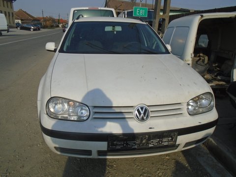 Dezmembrez Volkswagen Golf 4 combi 1.9 SDI din 2000 volan pe stanga