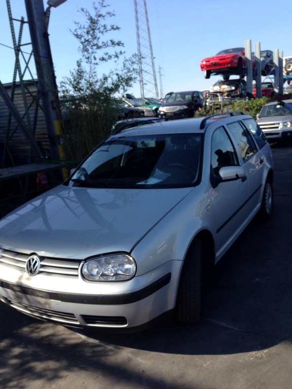 Dezmembrez Volkswagen Golf 4 variant