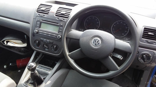 Dezmembrez Volkswagen Golf 5 2004 Hatchb