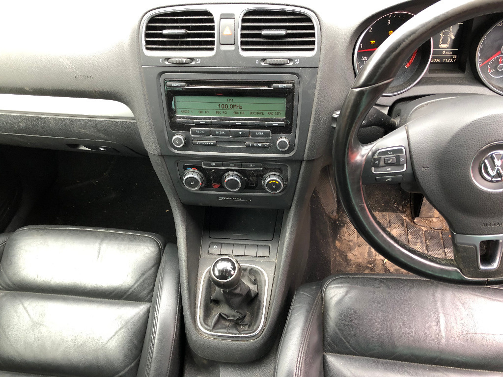 Dezmembrez Volkswagen Golf 6 2010 Hatchb