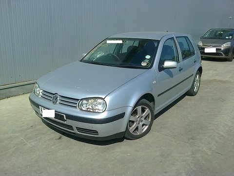 Dezmembrez Volkswagen Golf, an 2004