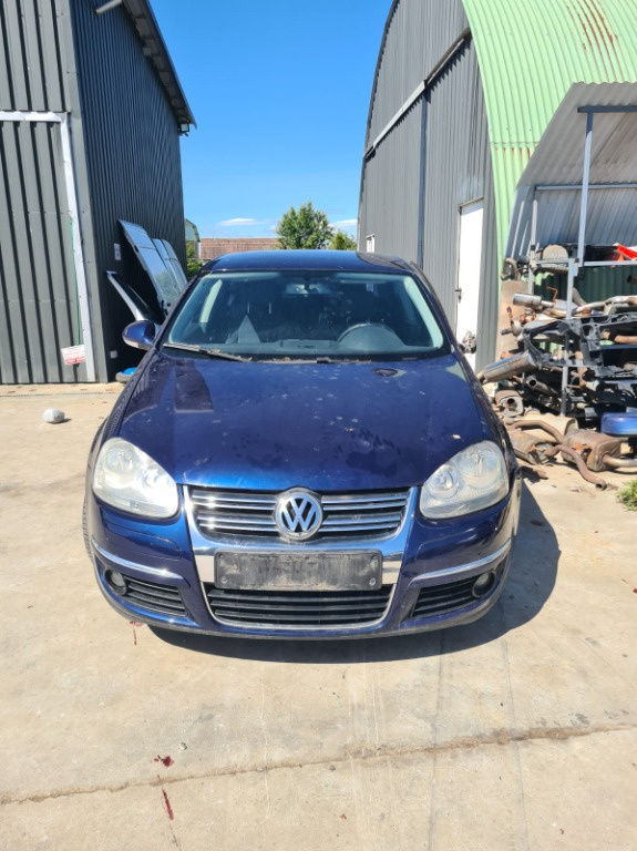 Dezmembrez Volkswagen Jetta 2006 1.6 benzina cod motor BSE cod cutie FVH (5S) 143.000 km motor si cutie OK