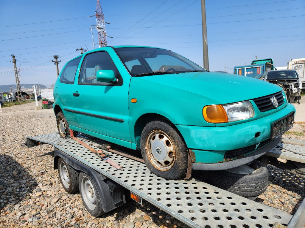Dezmembrez Volkswagen Polo 6N 1998 Hatchback 1.6 benzină 55kw