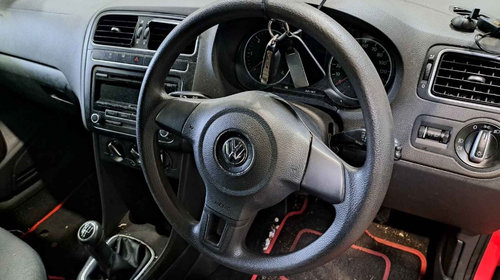 Dezmembrez Volkswagen Polo 6R 2012 Hatch