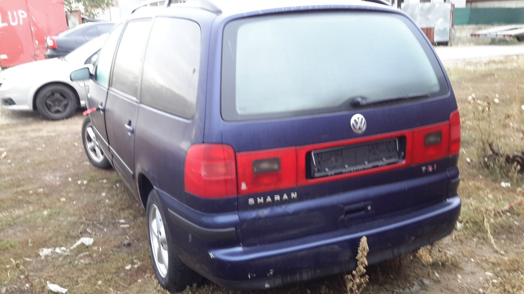 Dezmembrez Volkswagen Sharan 2001 hatchb