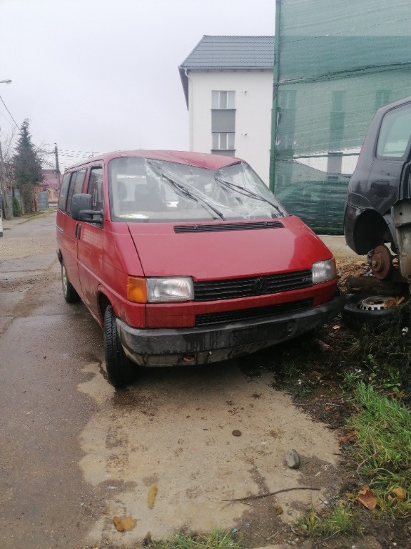 Dezmembrez Volkswagen T4 1997 minivan 1.9