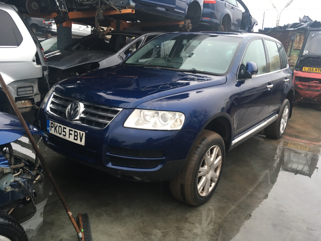 Dezmembrez Volkswagen Touareg 7L 2005 suv 2.5 tdi