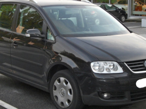 Dezmembrez Volkswagen Touran 1.9 TDI din 2006 volan pe stanga