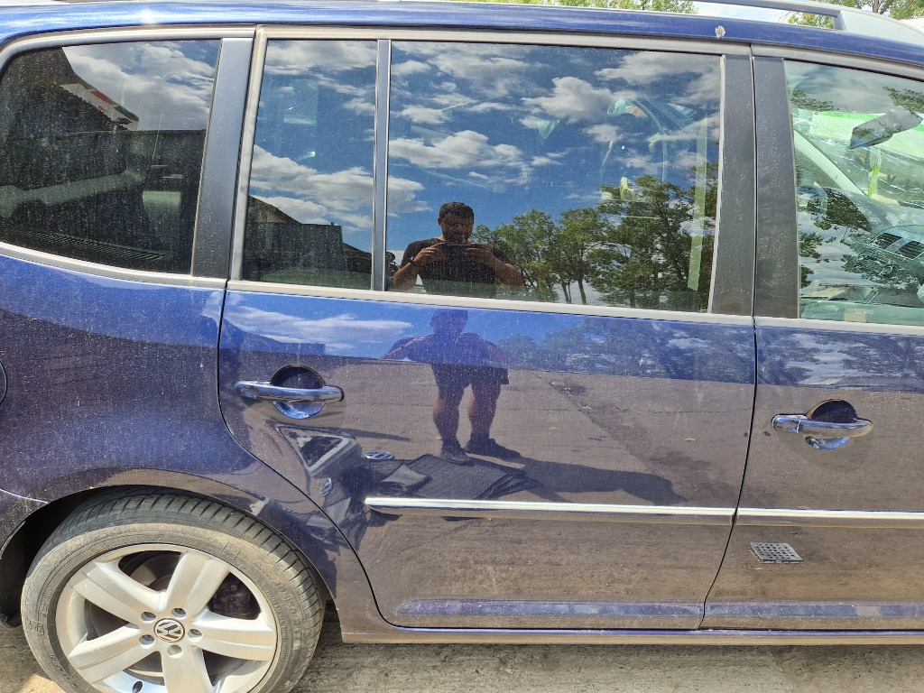 Dezmembrez Volkswagen Touran (1T3) 2.0 T