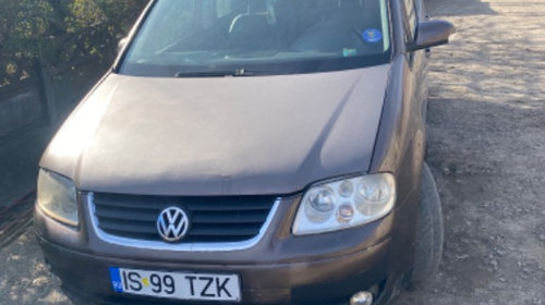 Dezmembrez Volkswagen Touran 2005 Monovo