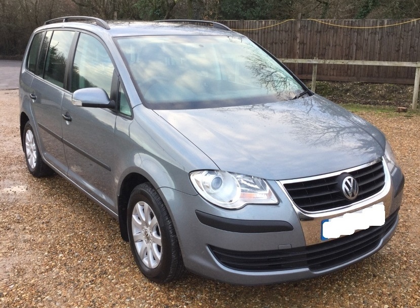 Dezmembrez Volkswagen Touran 2008