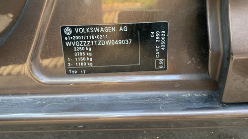 Dezmembrez Volkswagen Touran 2013 Combi 