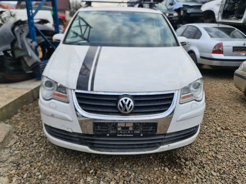 Dezmembrez Volkswagen Touran facelift 2008 motor 1.9 tdi BXE