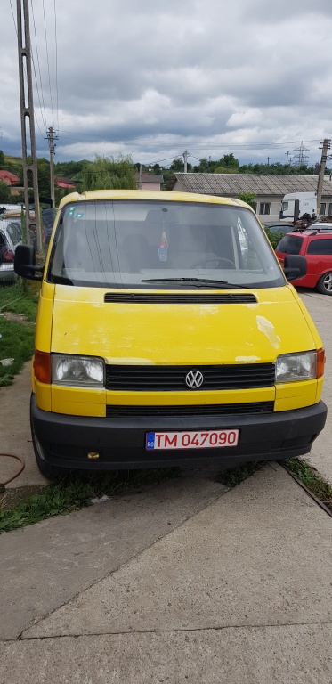 Dezmembrez Volkswagen TRANSPORTER 1991 BUS 2,4D