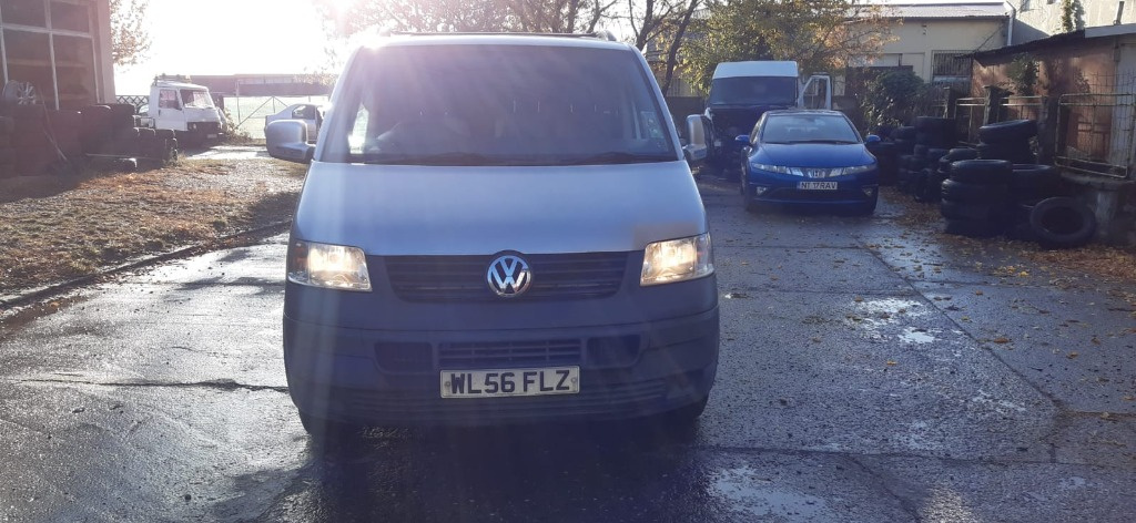 Dezmembrez Volkswagen Transporter,T5,an fabricatie 2006,2.5 TDI,cod motor BNZ,96kw/130 cp