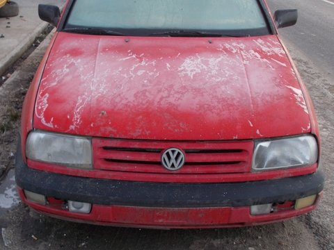 Dezmembrez Volkswagen Vento 1.9 tdi, 90 cp, an 1996